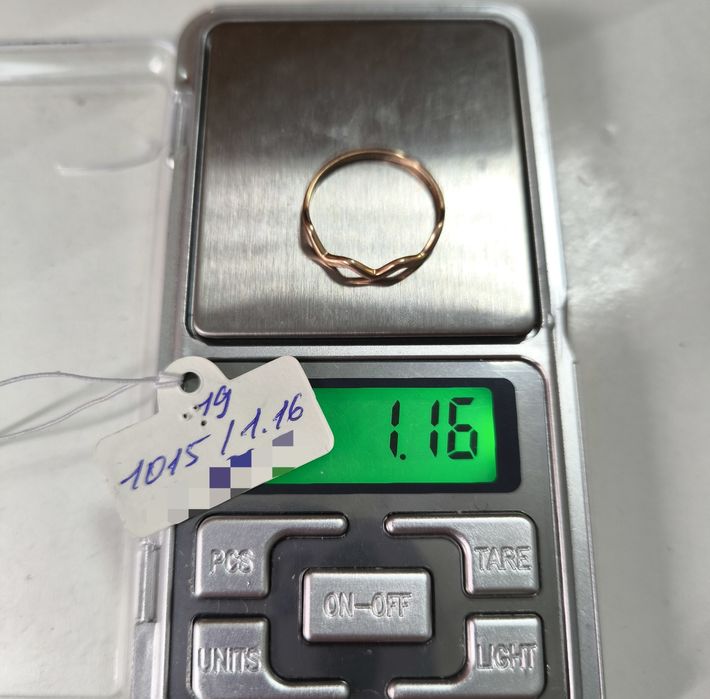 Кольцо золотое р.19 (1.16гр)