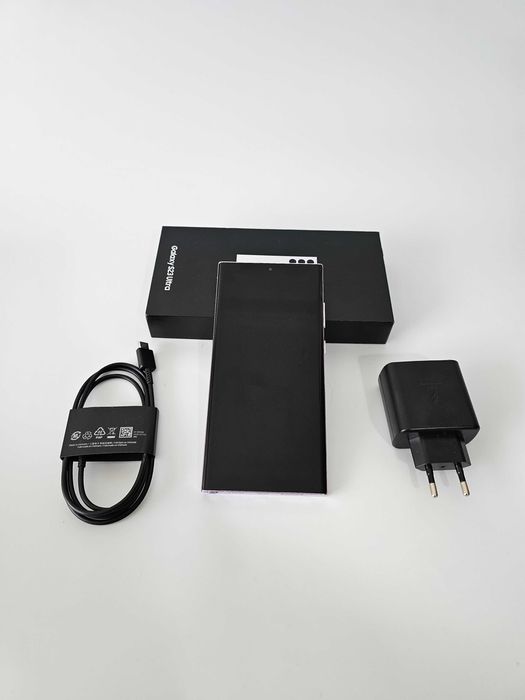 Samsung S23 Ultra 512gb.  Excelente