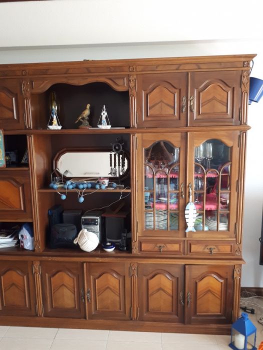 Móvel de sala em madeira maciça