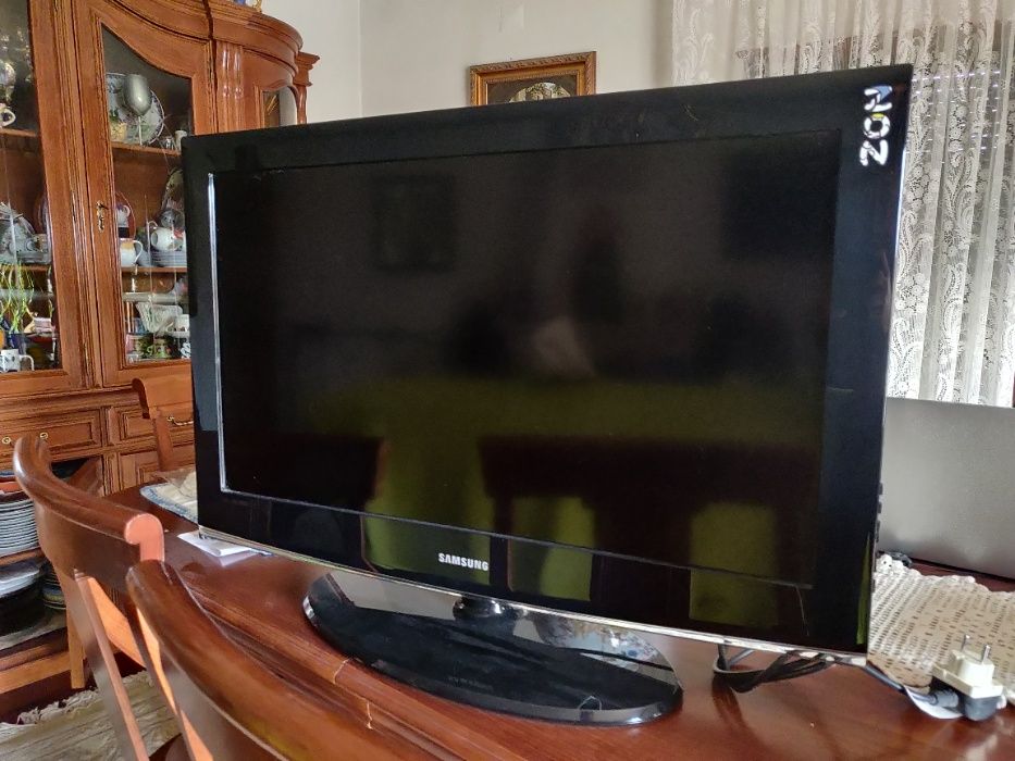 TV -- Samsung 32" -- Como nova