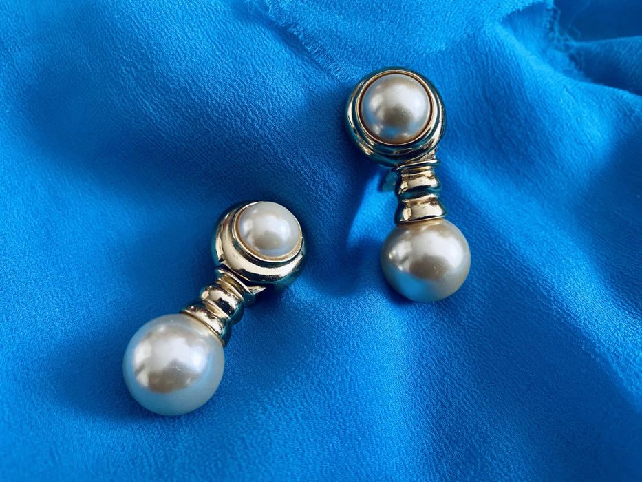 unikatowe pozłacane klipsy Joan Rivers old money grzechotki perły