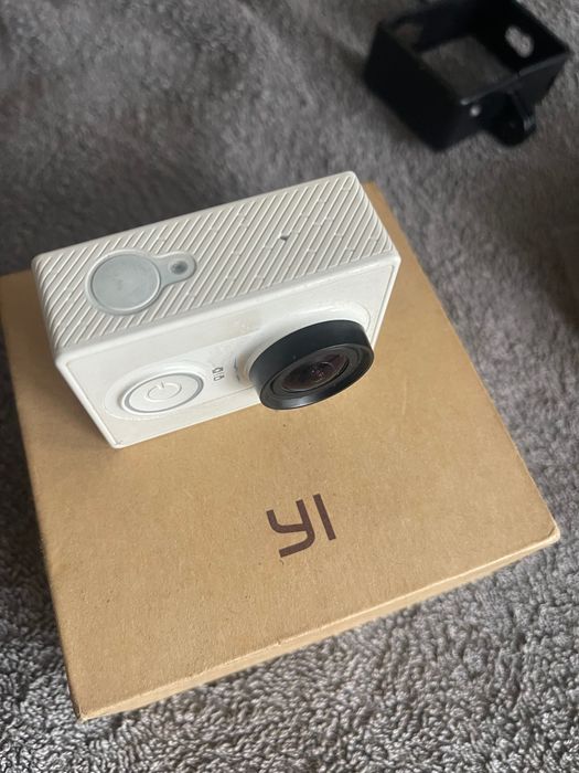 Екшн-камера Xiaomi YI