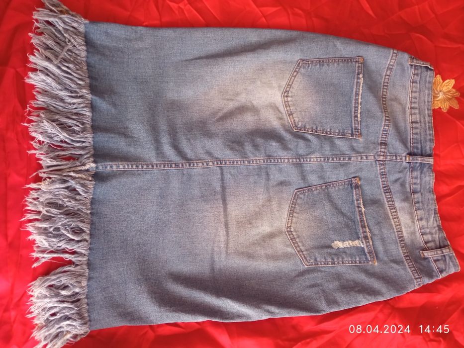 Продам актуальну джинсову спідницю з розрізом попереду