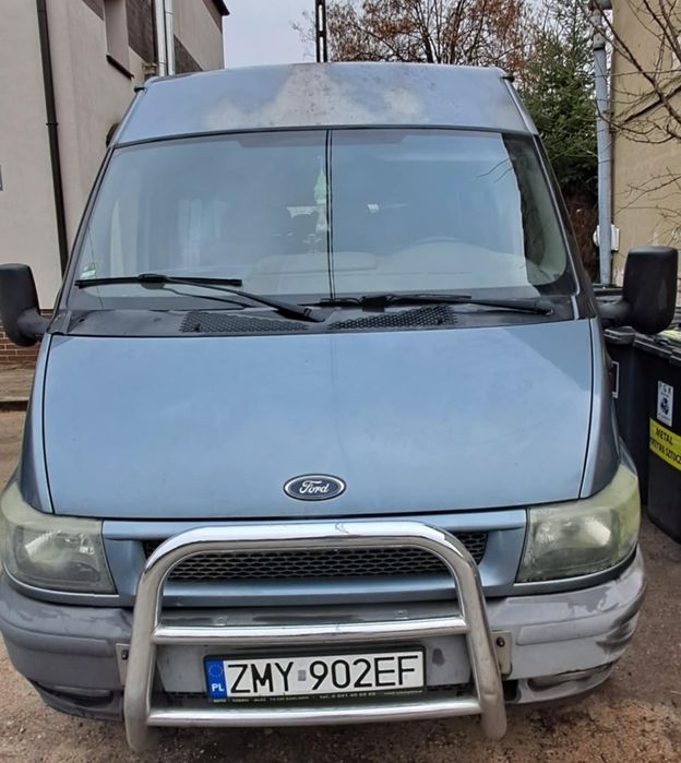 Sprzedam Forda Transit 9 osobowy z 2001 roku