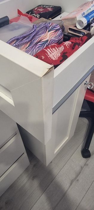 Sprzedam biurko mlodziezowe