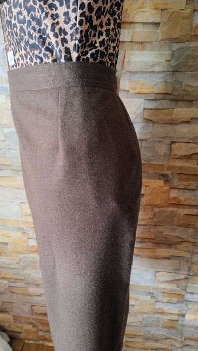 Wełniana spódnica ołówkowa MIDI