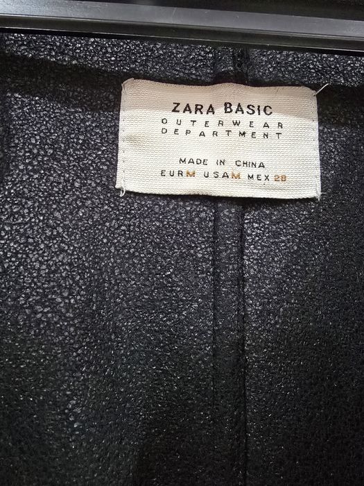 Czarny kożuch Zara