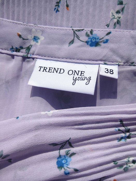 Красивое длинное цветочное сиреневое платье с плиссе Trend One