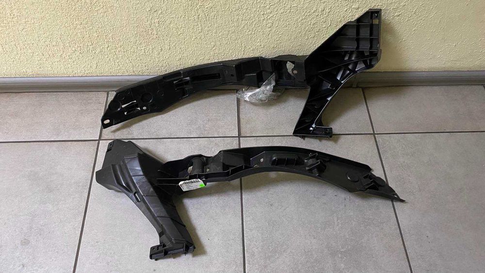 Кріплення бампера правий VOLKSWAGEN TOUAREG 7L