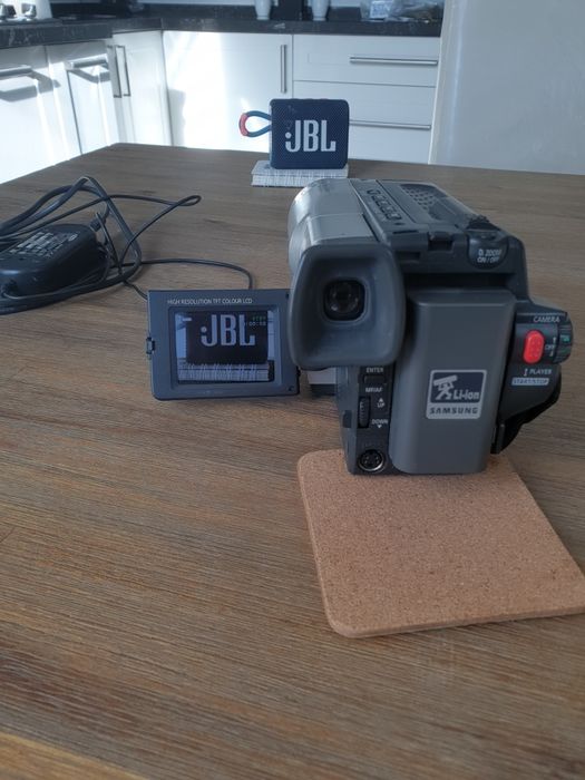 Відеокамера Samsung Hi8 8mm Camcorder 22x Zoom, поворотний екран, Б/У, робоча