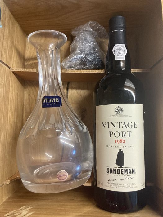 Sandeman 1982 in a wooden box