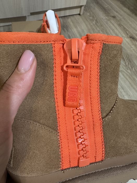 Жіночі UGG Women's Classic Mini Zipper Tape Logo Boot