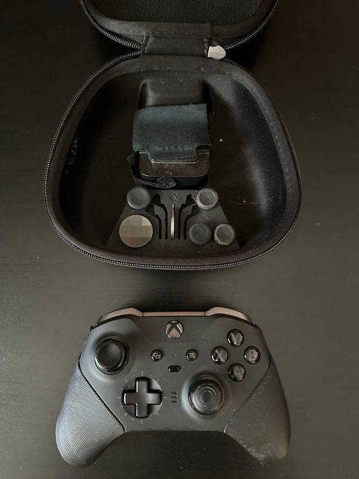Xbox One X/1TB (Muito bom estado, c/ Comando Elite, c/acessórios)
