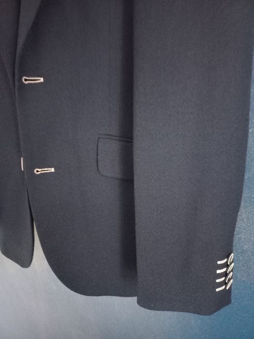 Męski granatowy garnitur