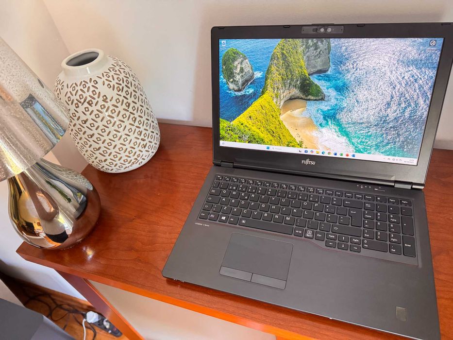 Fujitsu LifeBook U7510|15.6"FulHD|i7-10510U Quad Core|16G Ram|Ssd 512G