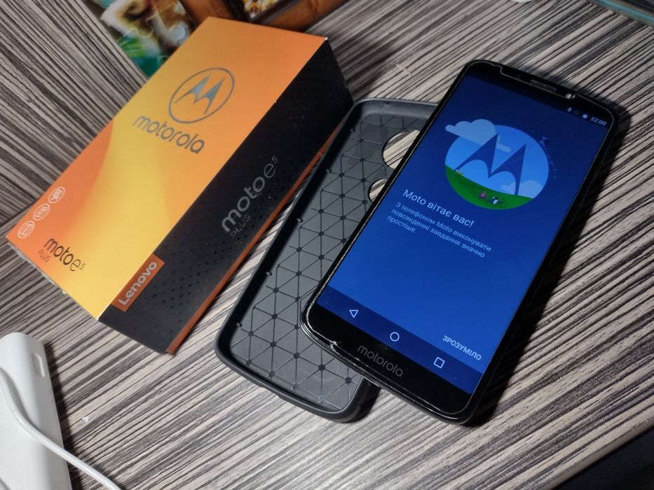 Телефон Motorola e5 plus