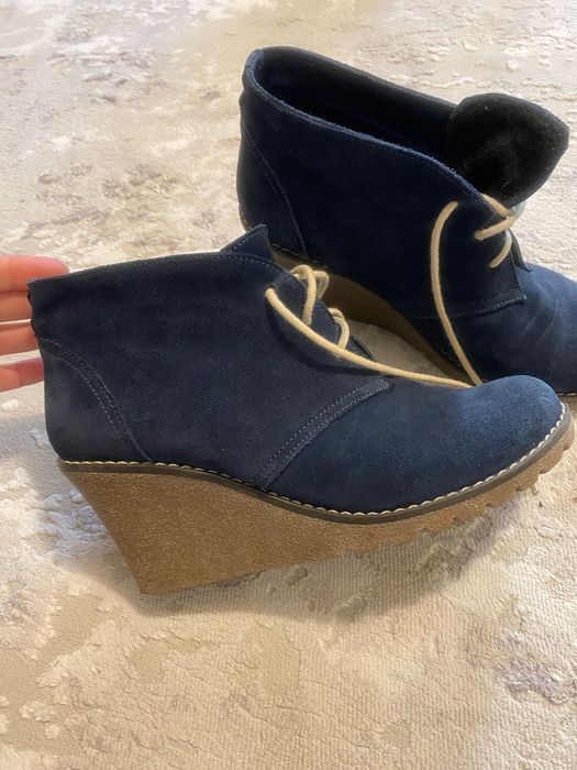 Замшевые женские ботинки на танкетке, утепленные