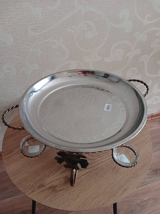 Блюдо для разогрева шашлыка. Садж с соусницами.