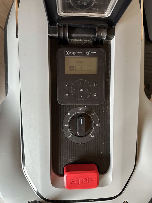 Ecovacs Goat G1-800 – robot koszący, uszkodzony, na części