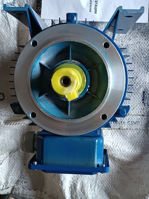 Двигун асінхронний трьохфазний АИР90L6