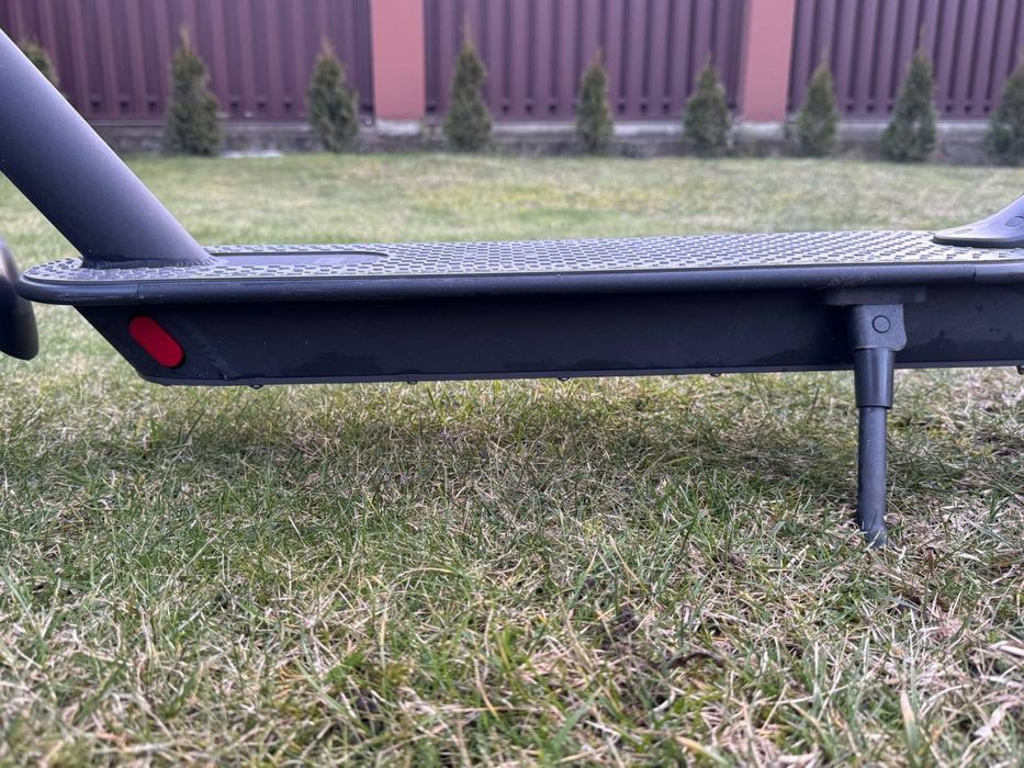Електросамокат Xiaomi Mi Electric Scooter Essential