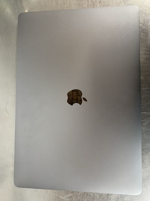 Срочно - Macbook pro 2018 i7 256 ssd 16ram