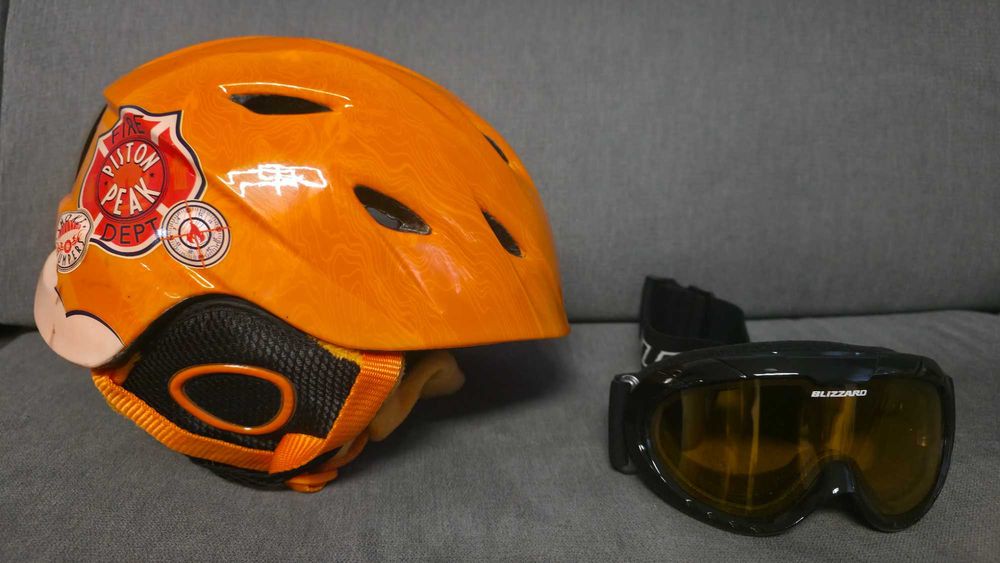 Kask narciarski z goglami