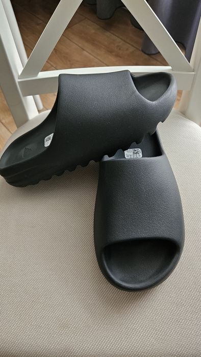 靴 adidas YEEZY SLIDE Onyx 265 Adidas Yeezy Slide Onyx « Oryginalne Sneakersy Adidas Yeezy