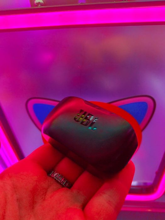 JBL słuchawki bezprzewodowe dokanałowe słuchawka etui ładujące case