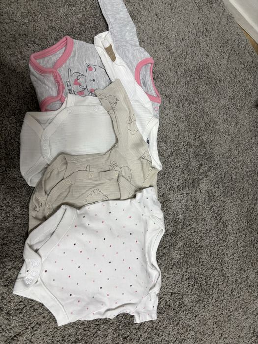 Ubranka po dziewczynce na sprzedaż- 56 rozmiar