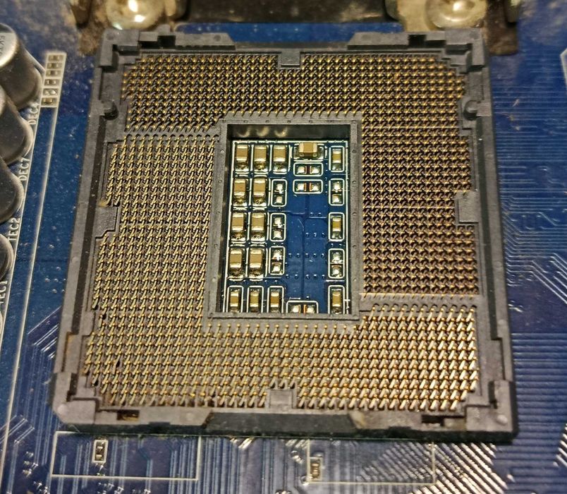 Материнська плата GA-B75M-D2V  LGA1155 з памятю 8гб