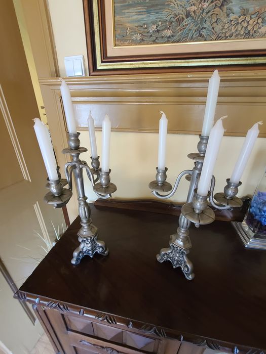 Dois candelabros em estanho