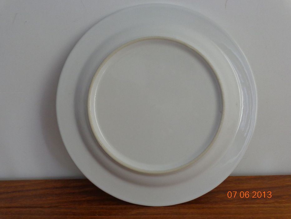 Pratos em porcelana, pintada à mão