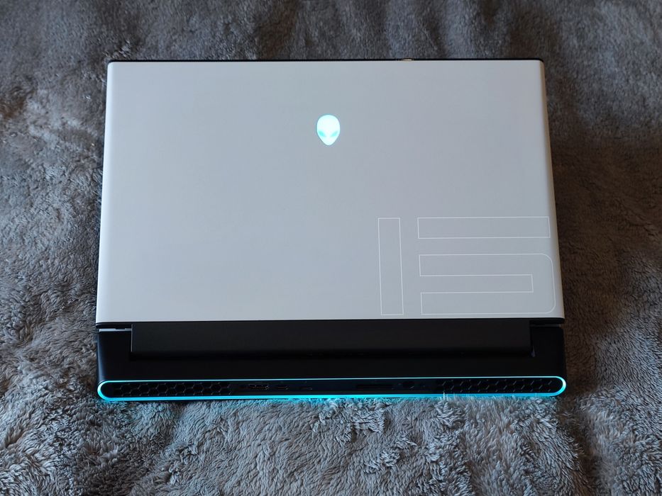 Alienware M15 r2 i7-9750h RTX2070 16Gb DDR4 1tb ssd