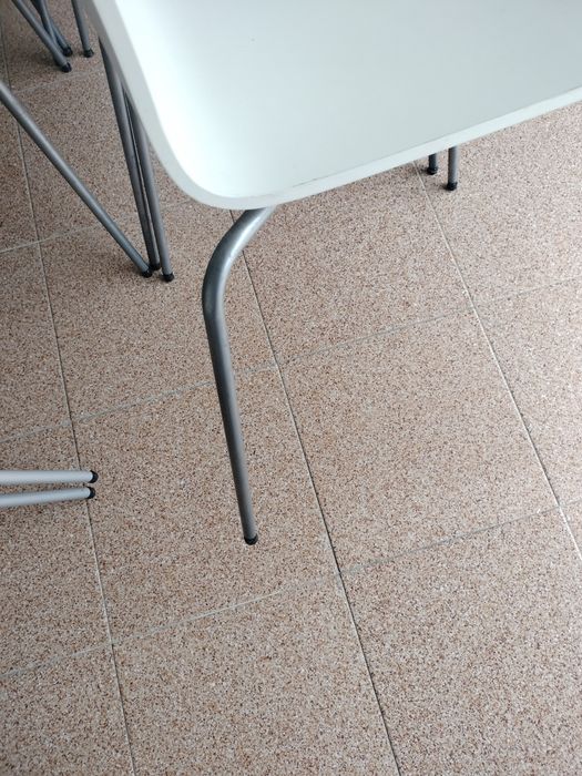 12 cadeiras brancas IKEA