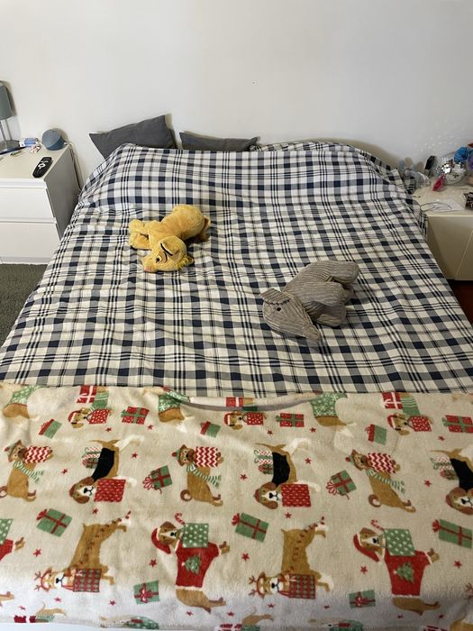 Cama casal sem cabeceira