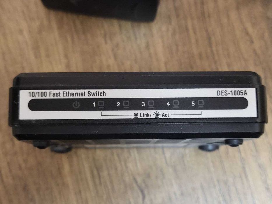 Комутатор D-Link DES-1005A