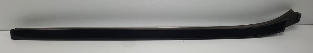 LISTWA SZYBY CZOŁOWEJ PRAWA MERCEDES W207