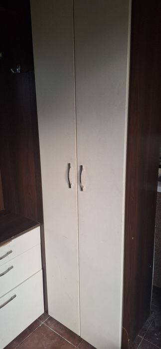 Прихожа бу розміром 102 на 100 см