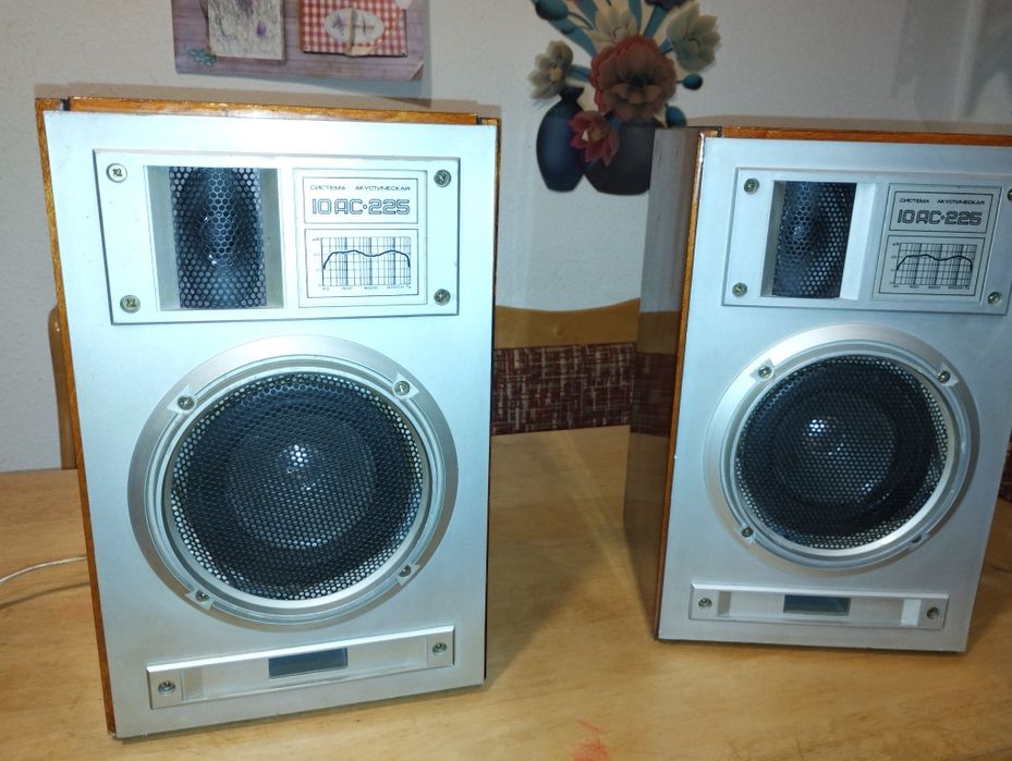 Kolumny głośnikowe, Radiotechnika