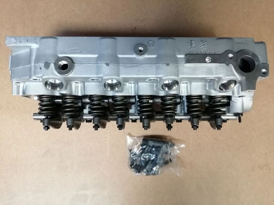 Cabeça Motor Completa 2.5 D / 2.5 TD e 2.3 D / 2.3 TD 4D56 -