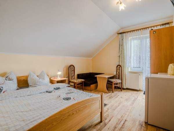 Dom  lub pokoje z łazienkami w Chmielnie