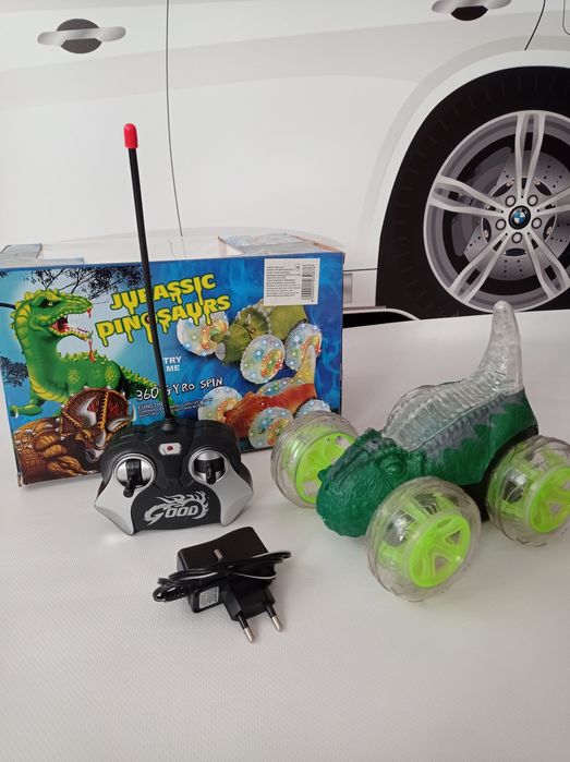 Машинка перевертыш на радиоуправлении. звук, свет.