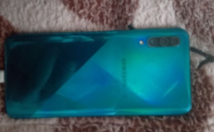 Продам  Samsung Galaxy A30s под замену экрана