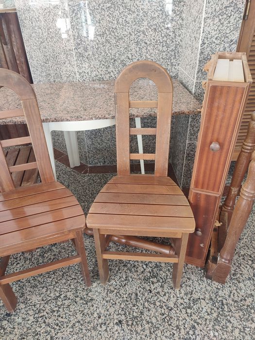 Mesa com Tampo em Granito (120x65) + 3 Cadeiras em Madeira - ÚLTIMA SEMANA!