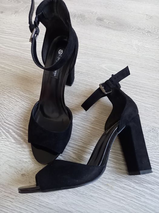 Босоніжки чорні 39 розмір