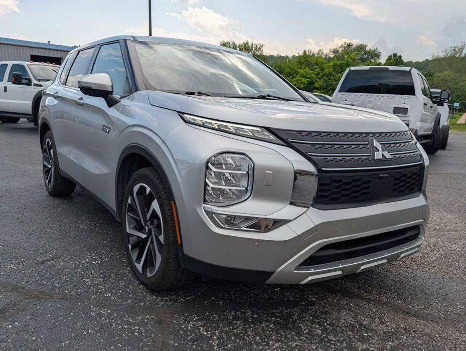 Mitsubishi Outlander SE S-AWC      2023