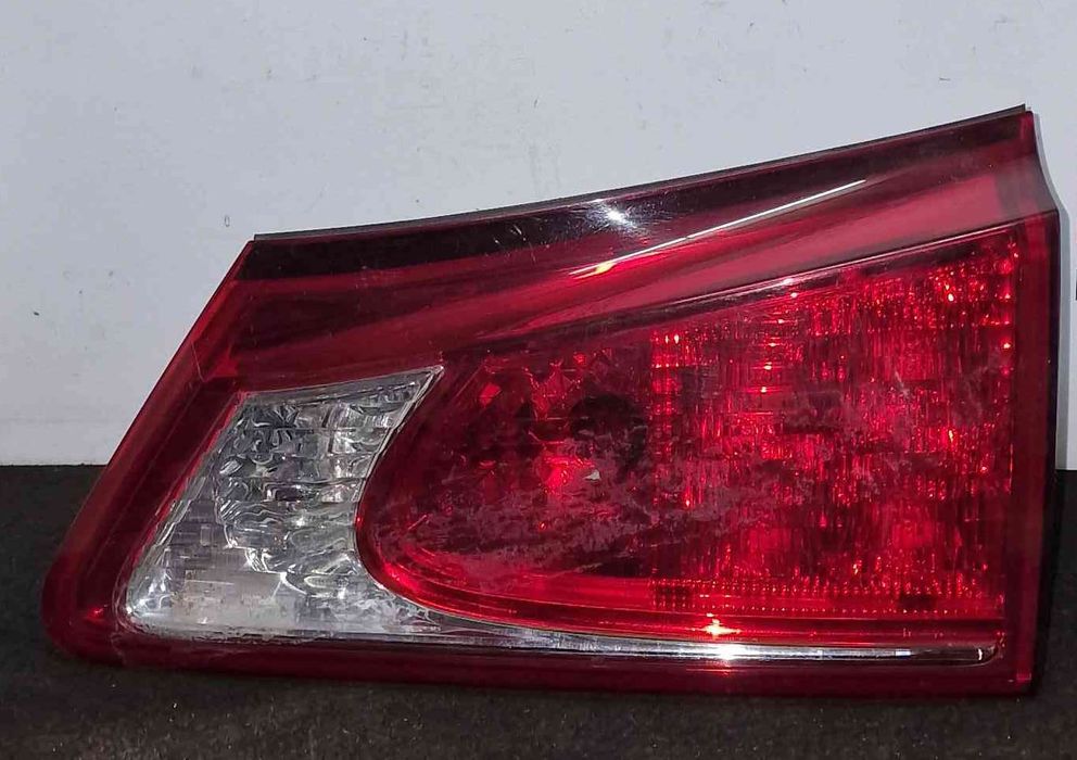 Farolim da Mala Direito - LEXUS IS II