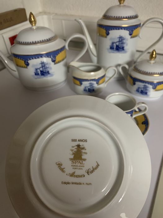 Serviço de jantar e serviço de chá e café