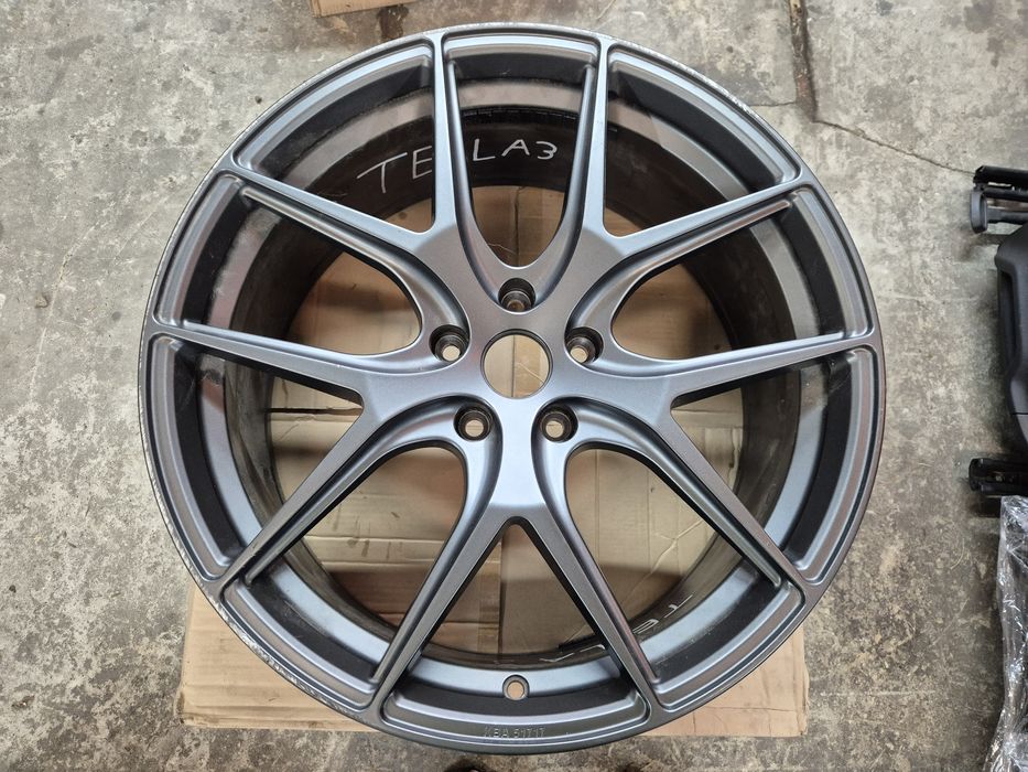Tesla Model 3 felga 20" Borbet 5x114.3  8.5J  ET40